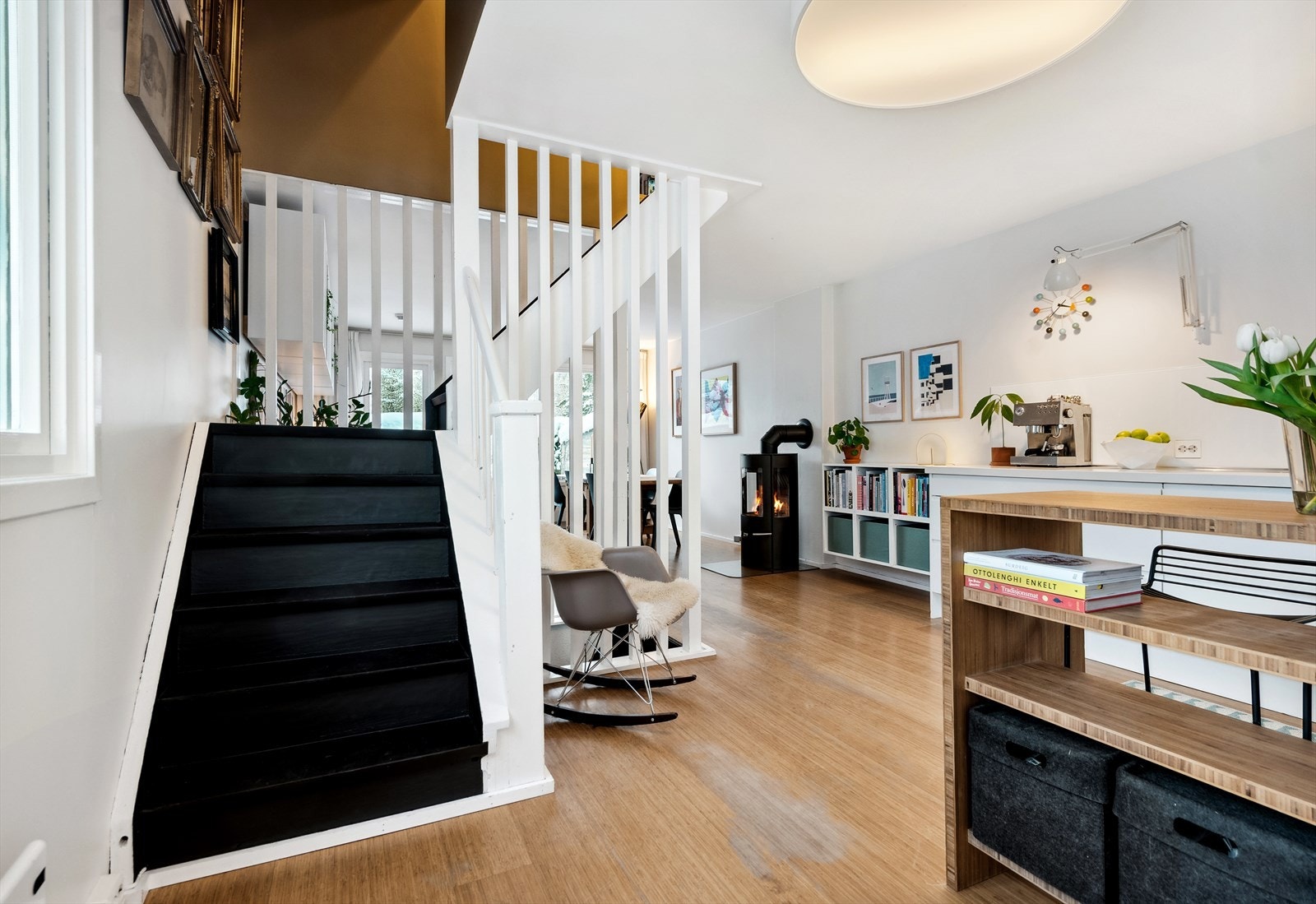 Malt tretrapp opp til boligens 2. etasje. Galleribilde