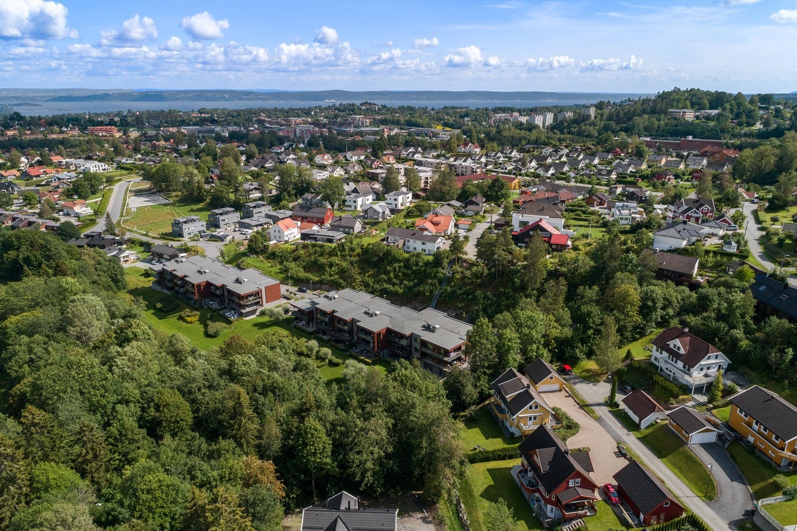 Nærhet til Asker sentrum. Det tar ca. 15-20 min å gå eller 7-8 min å sykle dit. Galleribilde