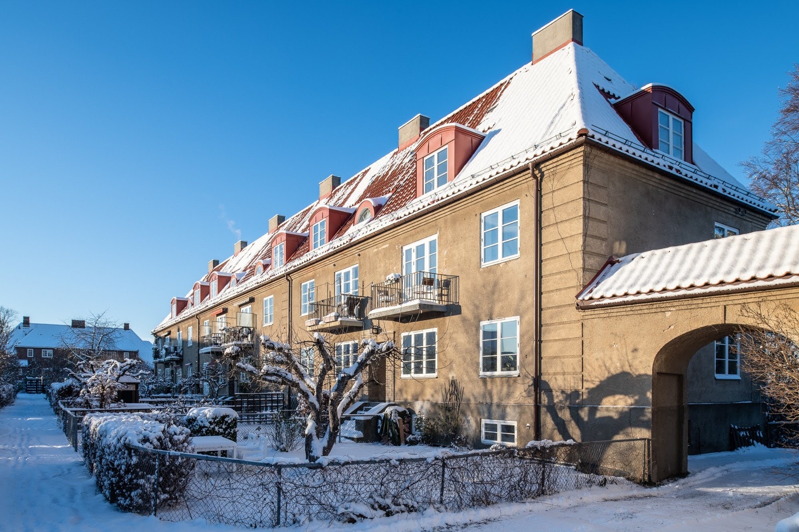 Den sydøstvendte balkongen har flotte solforhold hele året, også vinterstid. Galleribilde