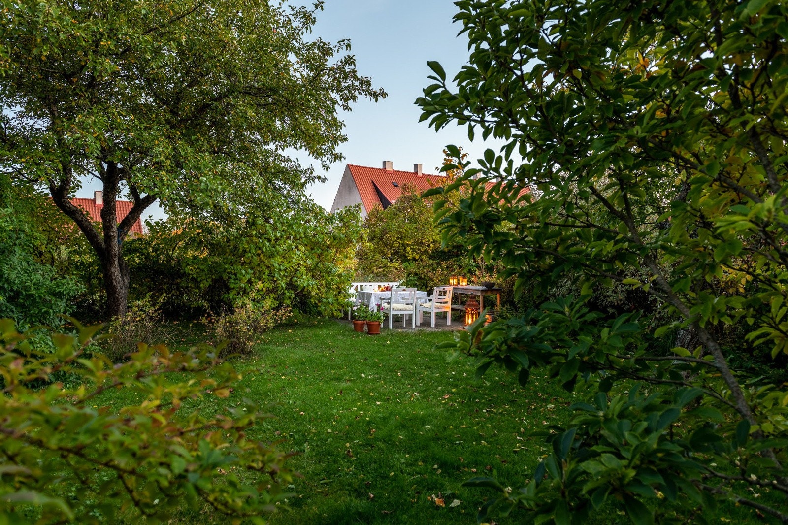En unik hagebyleilighet med en fantastisk beliggenhet, og en helt nydelig hageparsell av svært god størrelse. Galleribilde
