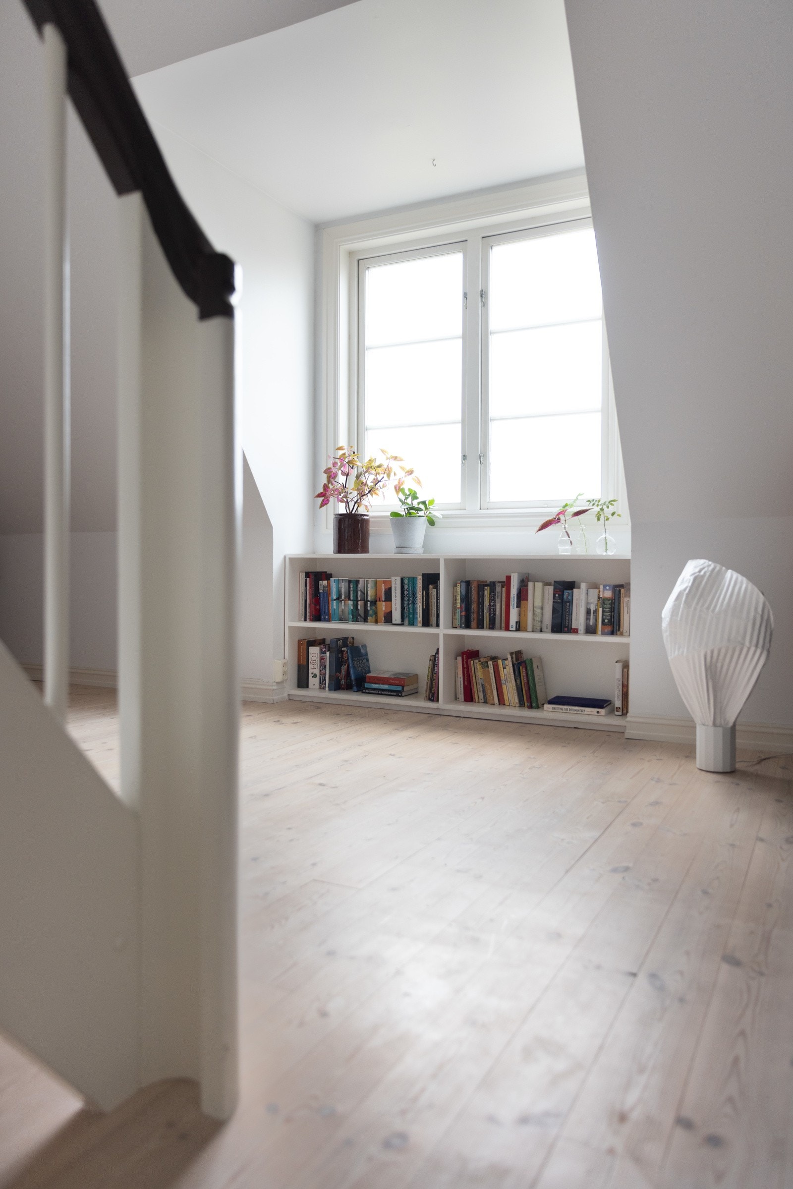 Detaljer | Luftig og behagelig loftsetasje. Galleribilde