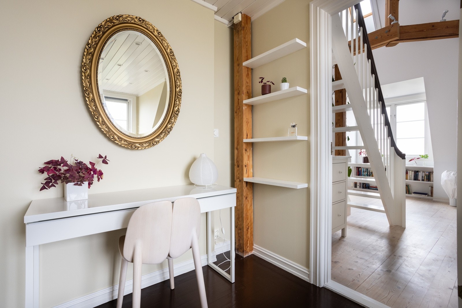 Det øvrige soverommet ligger med fin tilknytning til loftsstuen. Galleribilde