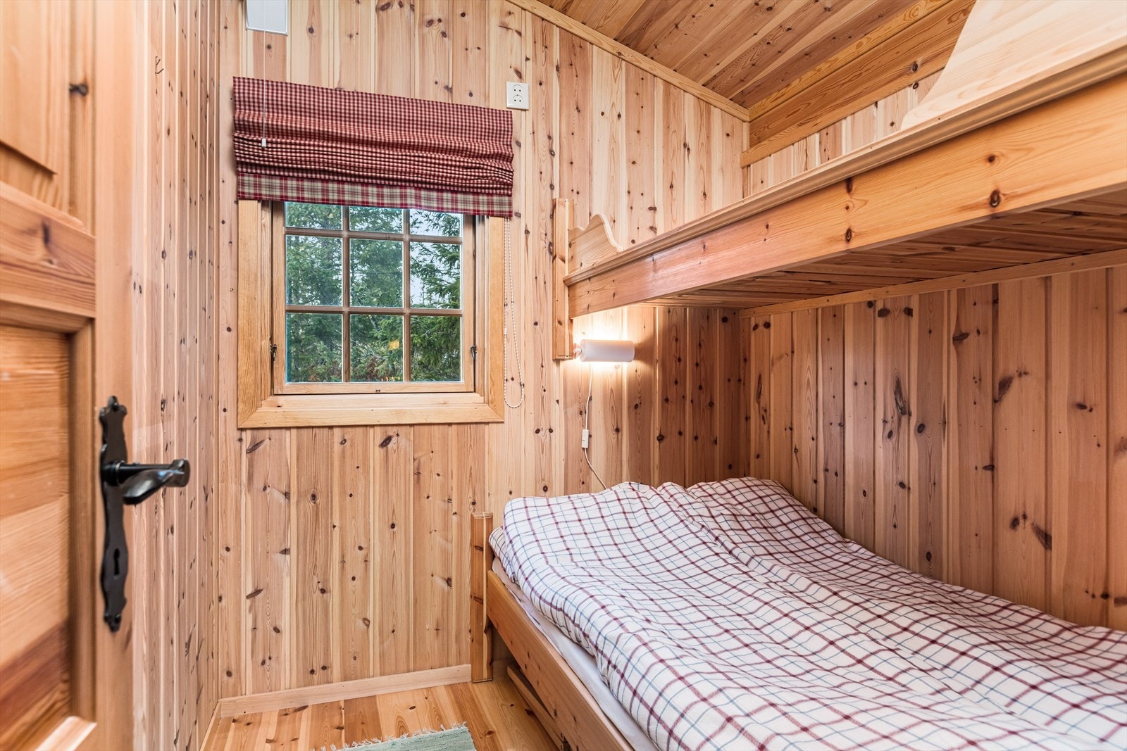 Soverommene har god arealutnyttelse med plassbygde køyesenger. Galleribilde