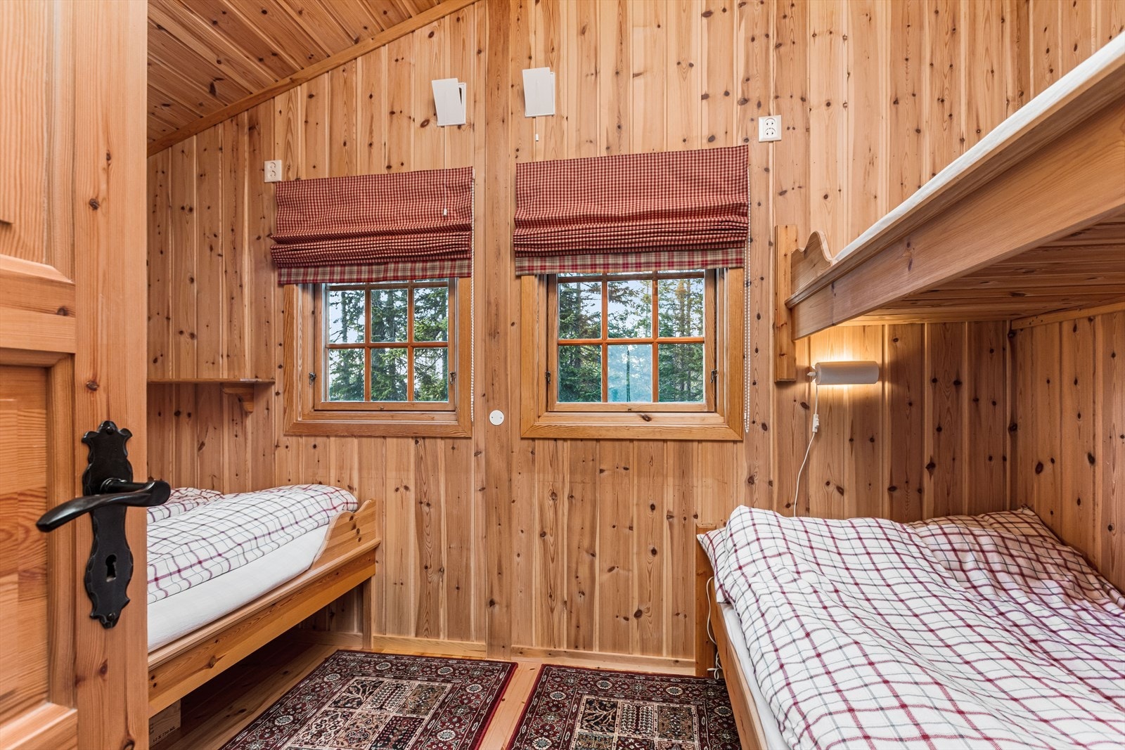 Det er totalt 3 soverom i hytta. Galleribilde