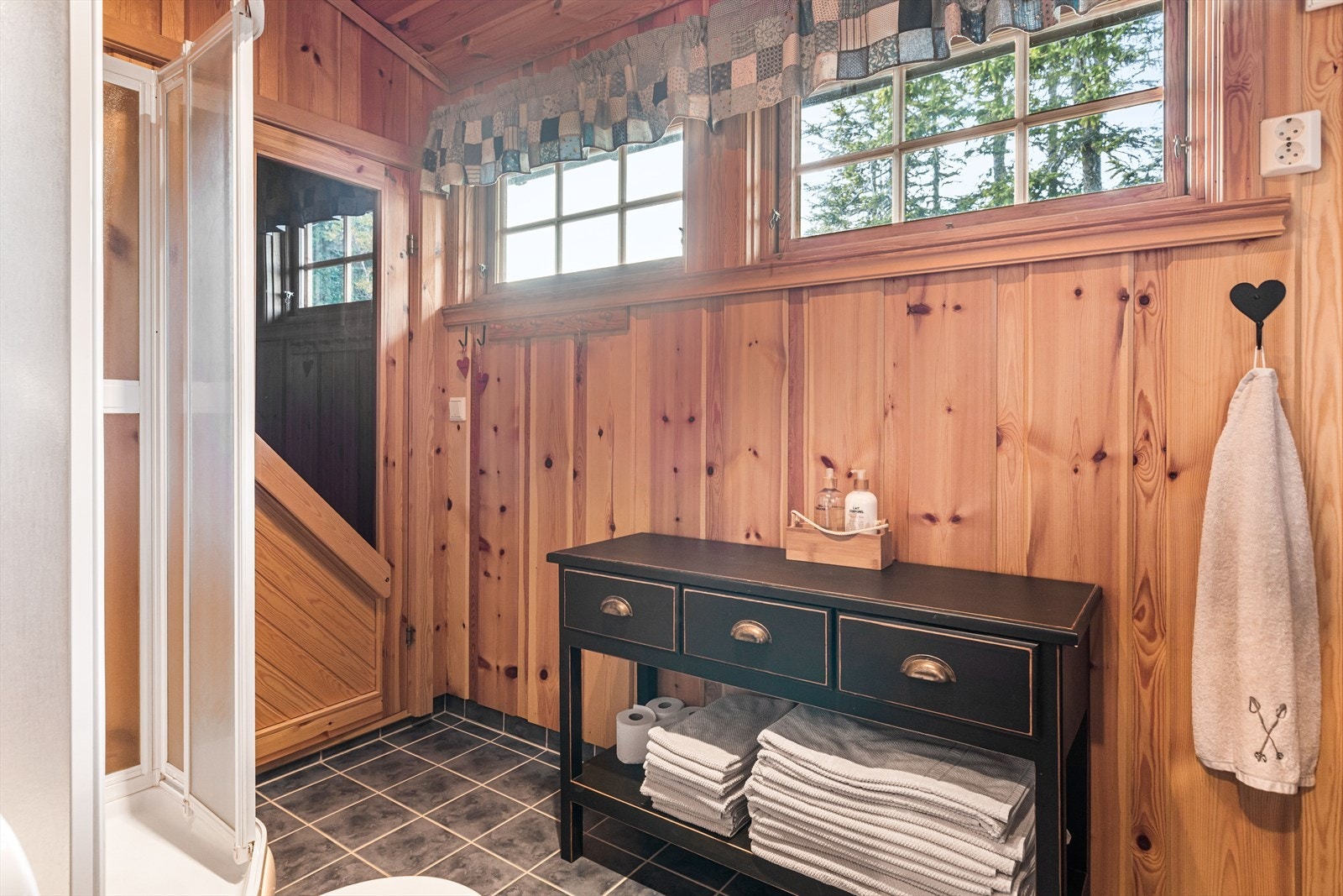 Inngang til herlig badstue fra bad. Galleribilde