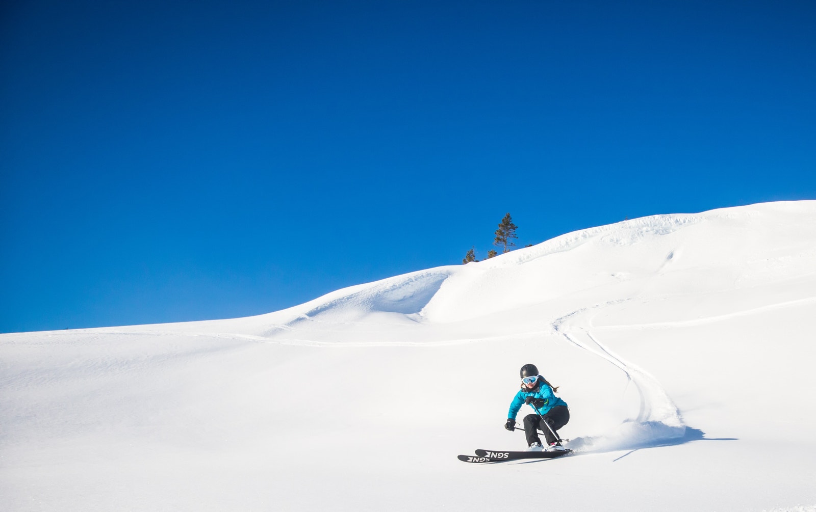 Varierte nedfarter bestående av både preparerte løyper og off-piste traséer Galleribilde