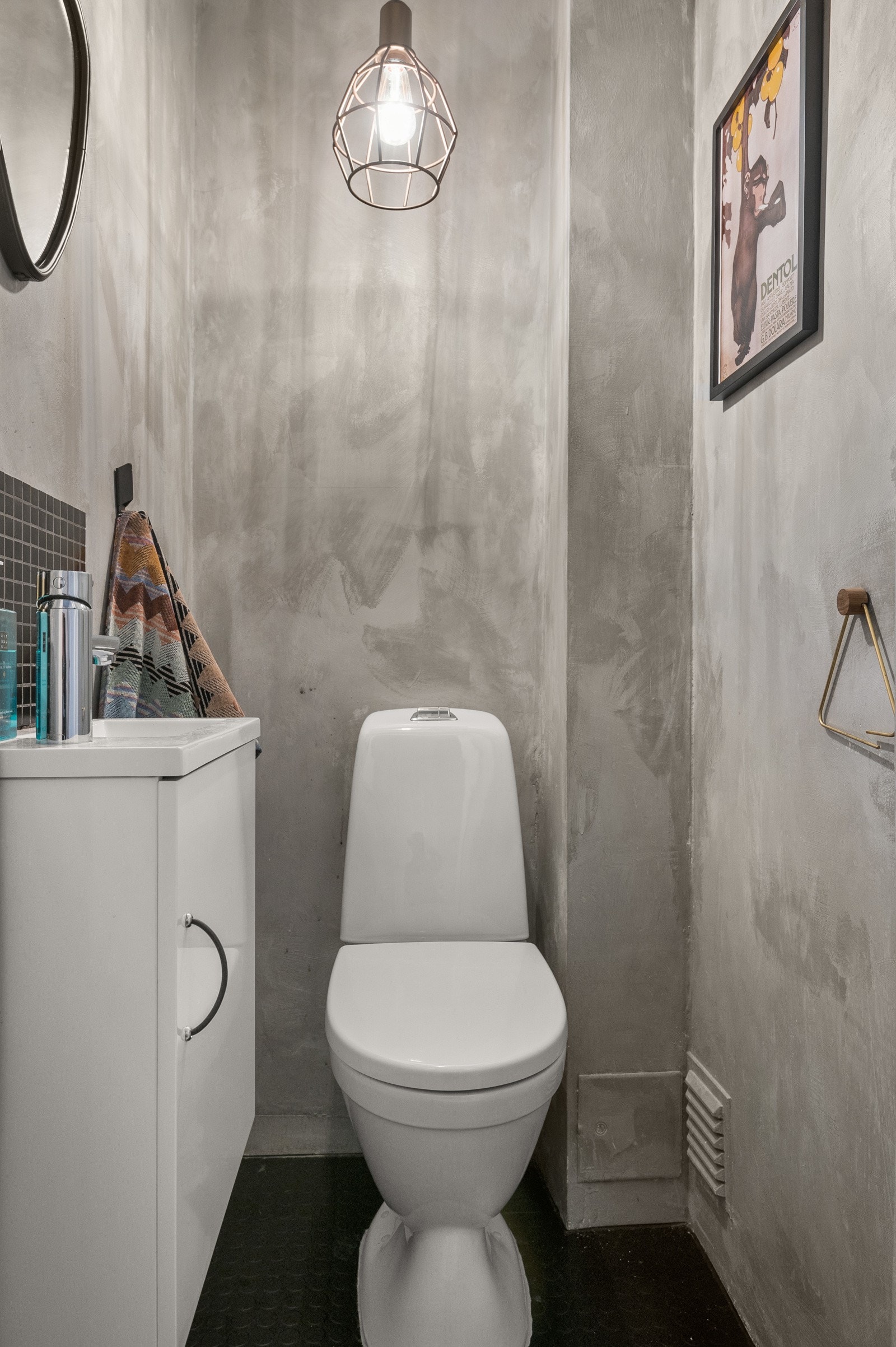 Separat toalett i tilknytning til entreen. Galleribilde