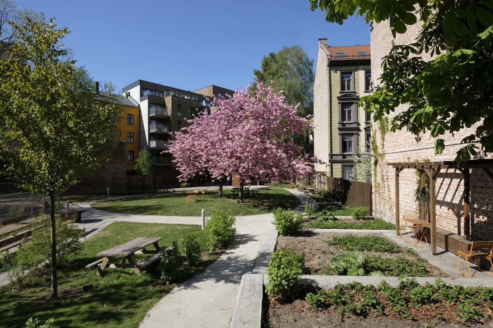 Hollenderkvartalet er spesielt kjent for sin helt egen park! Bakgårdshagen er lukket og kun til bruk for beboerne av kvartalet. Galleribilde