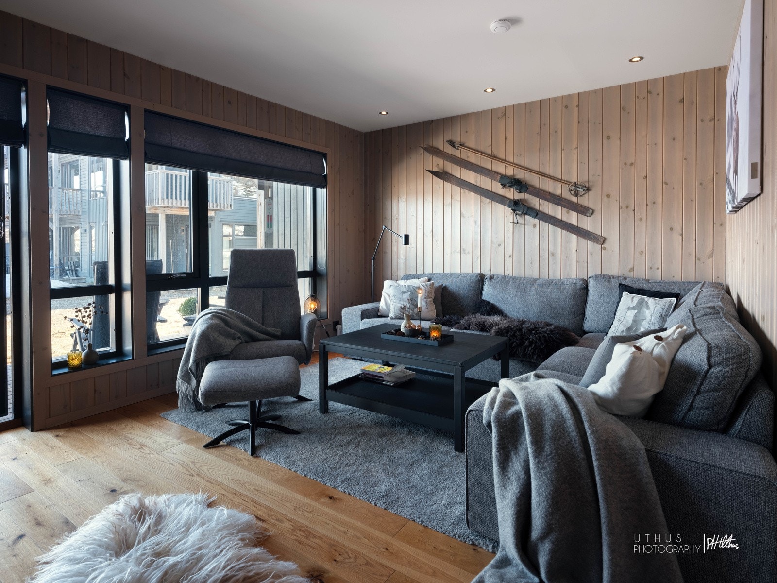 Store vinduer gir god med lys inn i leiligheten Galleribilde