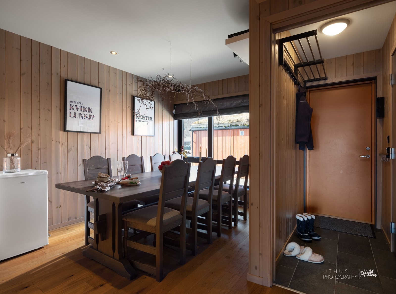 Spisestue i forbindelse med kjøkkenet Galleribilde