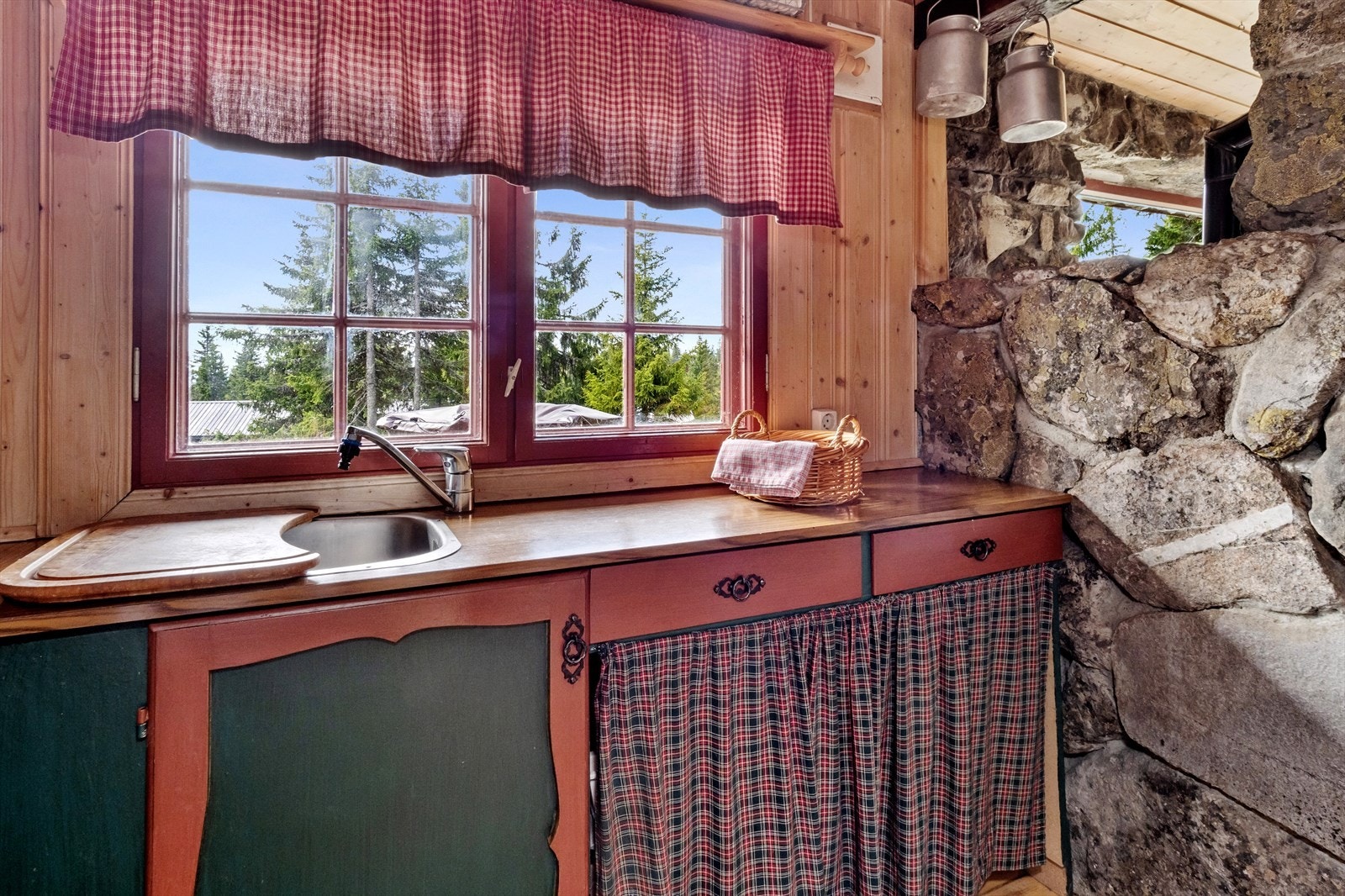 God arbeidsplass på benkeplate. Galleribilde