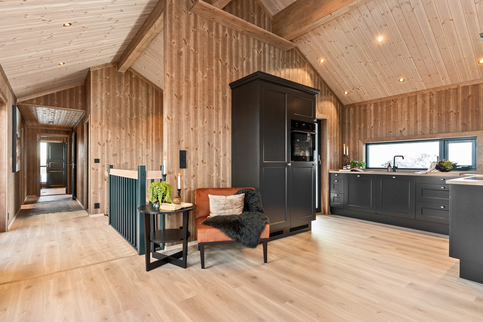 Kjøkken - gang inn til soveromsfløyen Galleribilde