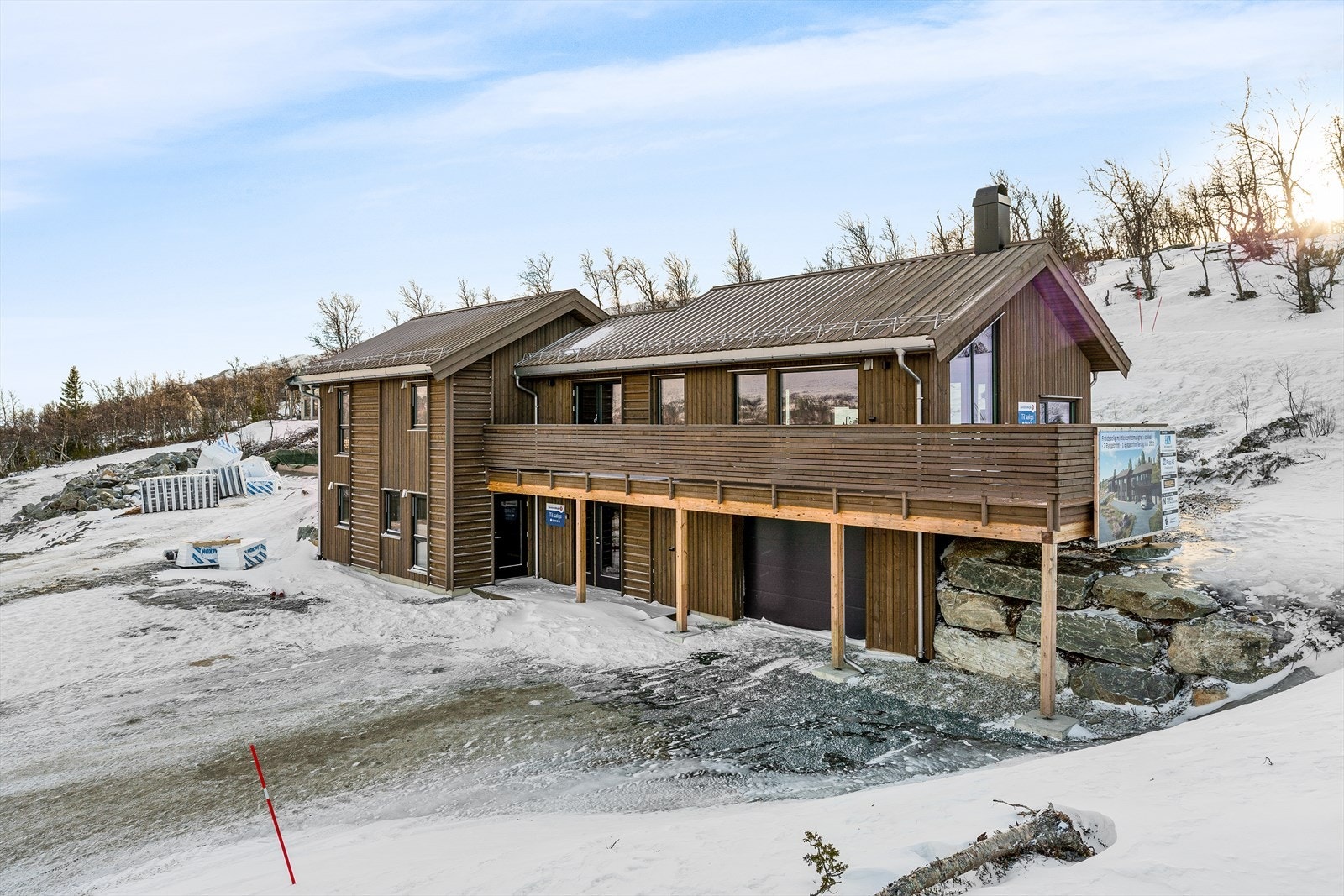 Hytta ligger ved Uvdal skisenter og har Ski in - ski out! Galleribilde