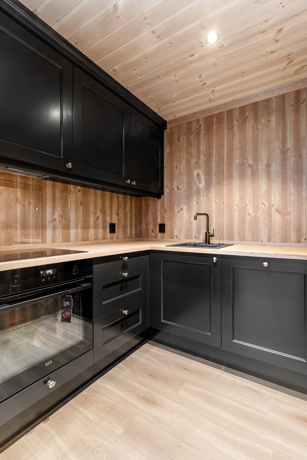 Kvalitetskjøkken fra Uvdal Snekkerverksted i utleiedel/ gjesteleilighet Galleribilde