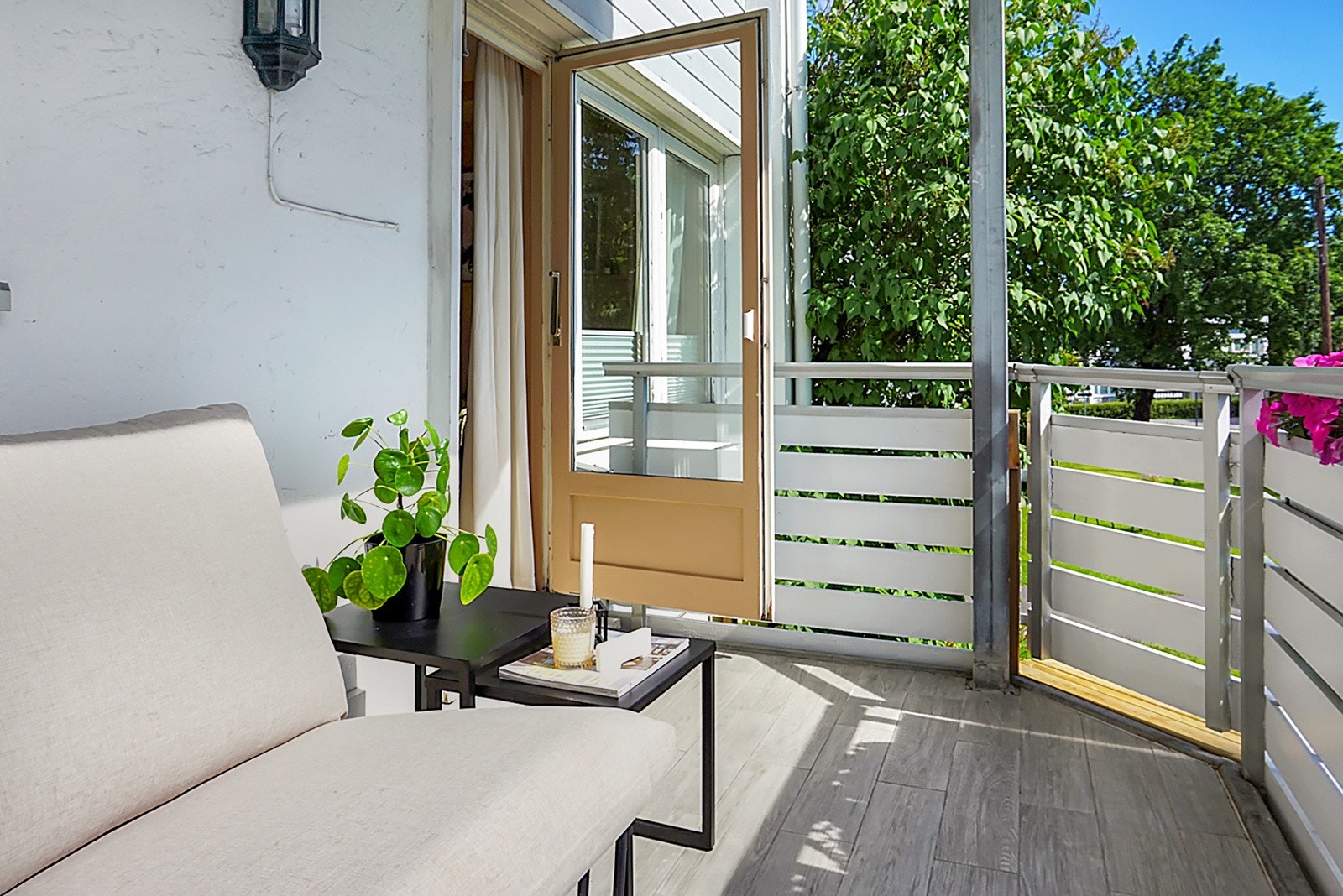 Du har god plass til en sittegruppe, grill og beplantning. (Selgers bilder) Galleribilde