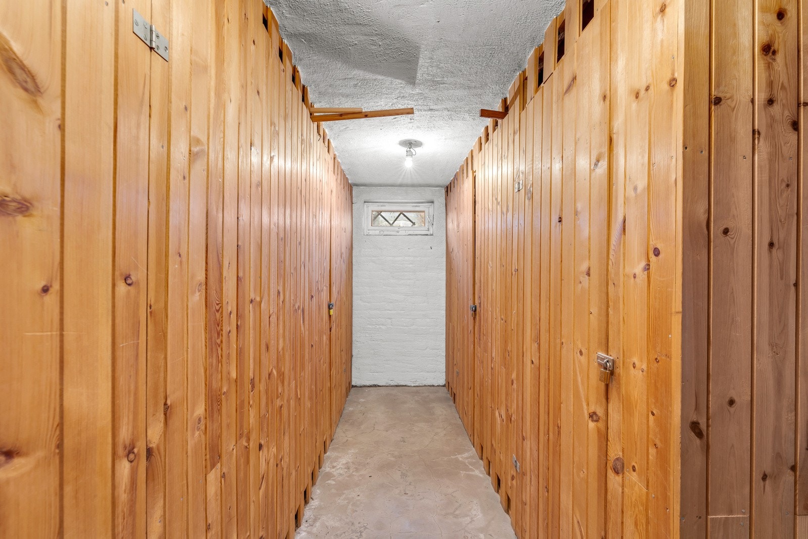 Det medfølger to kjellerboder på 3 og 2 kvm. Galleribilde