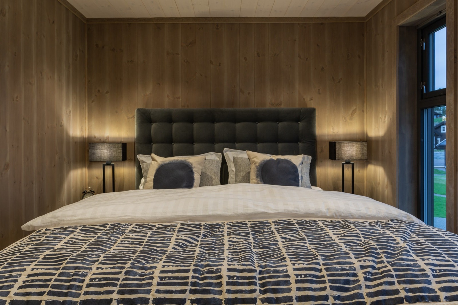 To gode soverom i første etasje.
Foto fra visningshytte på Hellerudsletta. Galleribilde