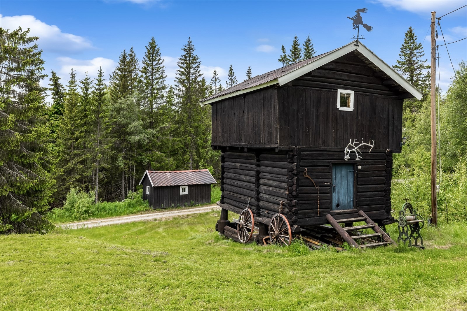 Stabbur med god lagringsplass. Galleribilde