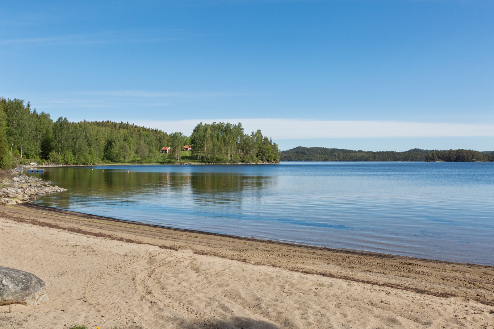 Det er ca. 800 meter ned til fin badestrand med mulighet for båtplass Galleribilde