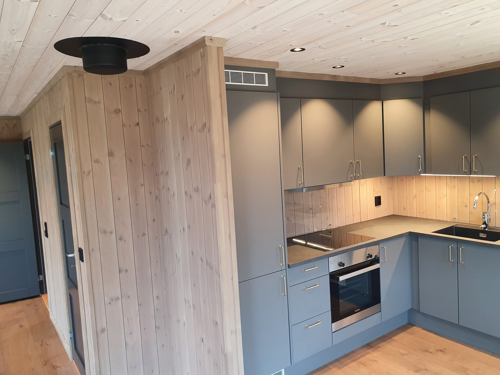 Overgang stue/kjøkken, annen hytte Innlandet. Galleribilde