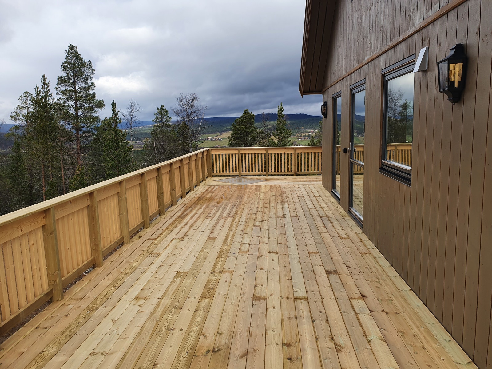 Fra tilsvarende hytte i Innlandet. Veranda kan være egeninnsats. Galleribilde