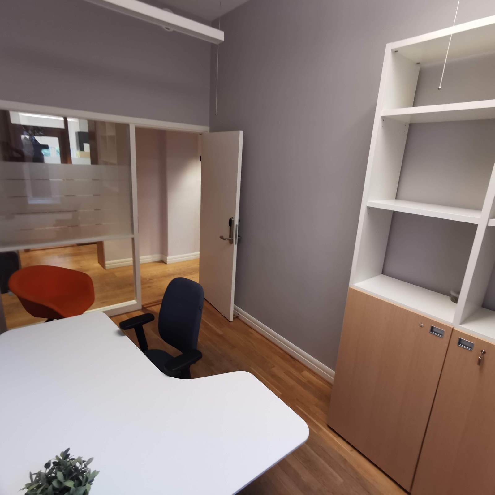 Kontor 103 i 1. etasje. Passer for 2 personer. Ca 10 m2. Galleribilde
