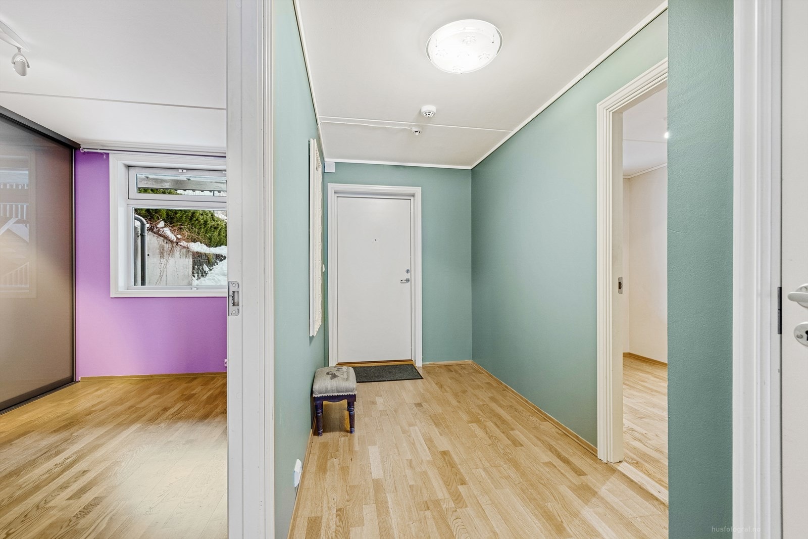 Gang med et soverom på hver side Galleribilde