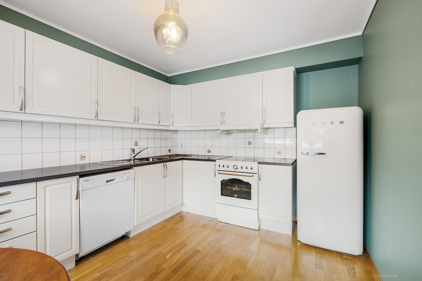 Lys og trivelig kjøkken Galleribilde