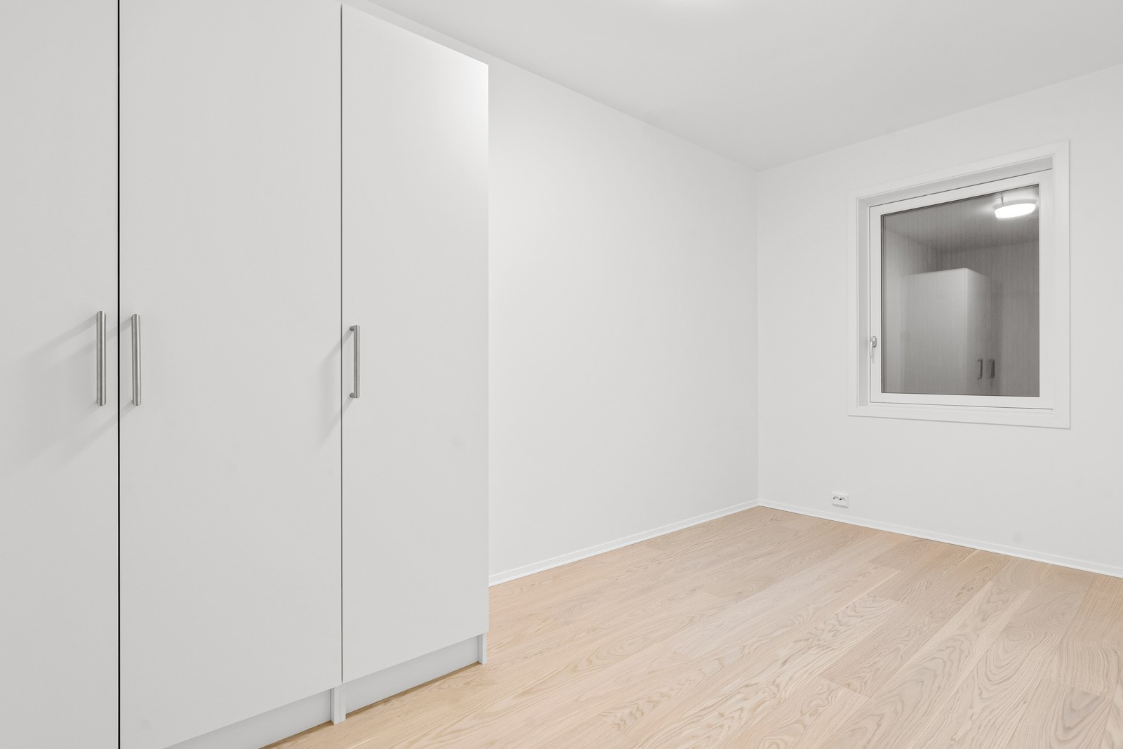 Soverom nr. 3 passer perfekt som barnerom, gjesterom, walk-in, hjemmekontor - Alt etter som!