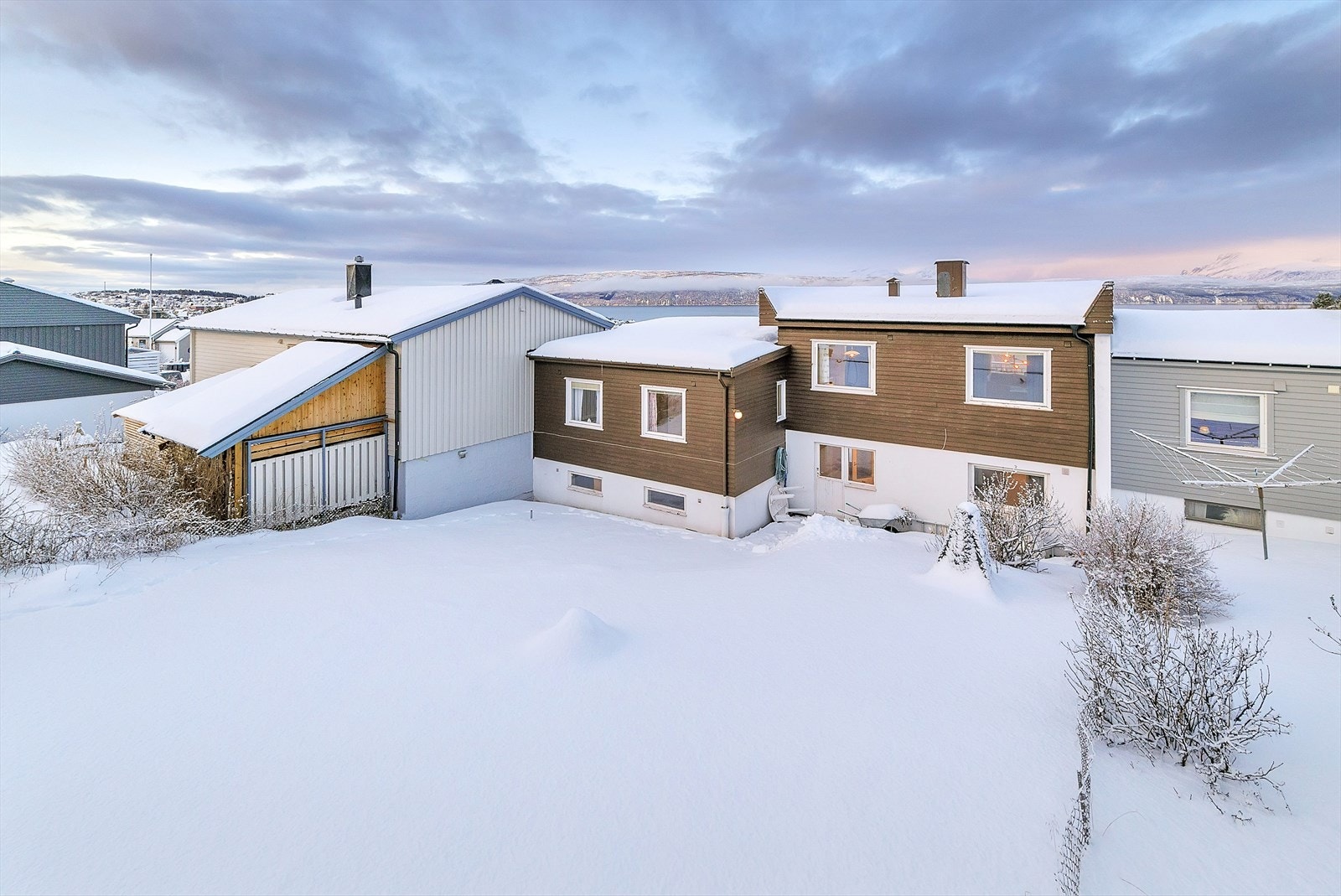 Hage på baksiden av boligen Galleribilde