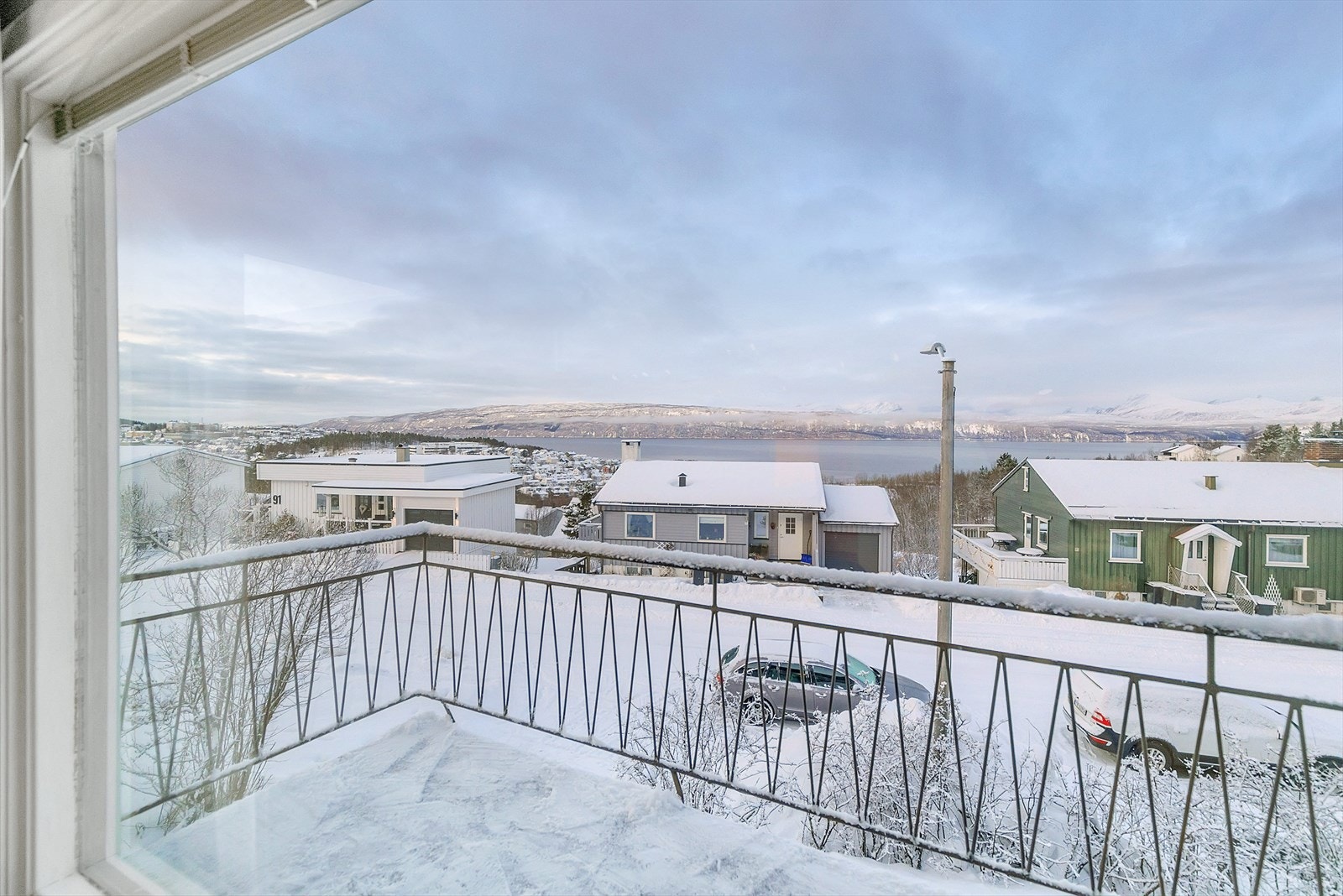 2. etasje - Utsikt fra stuen Galleribilde