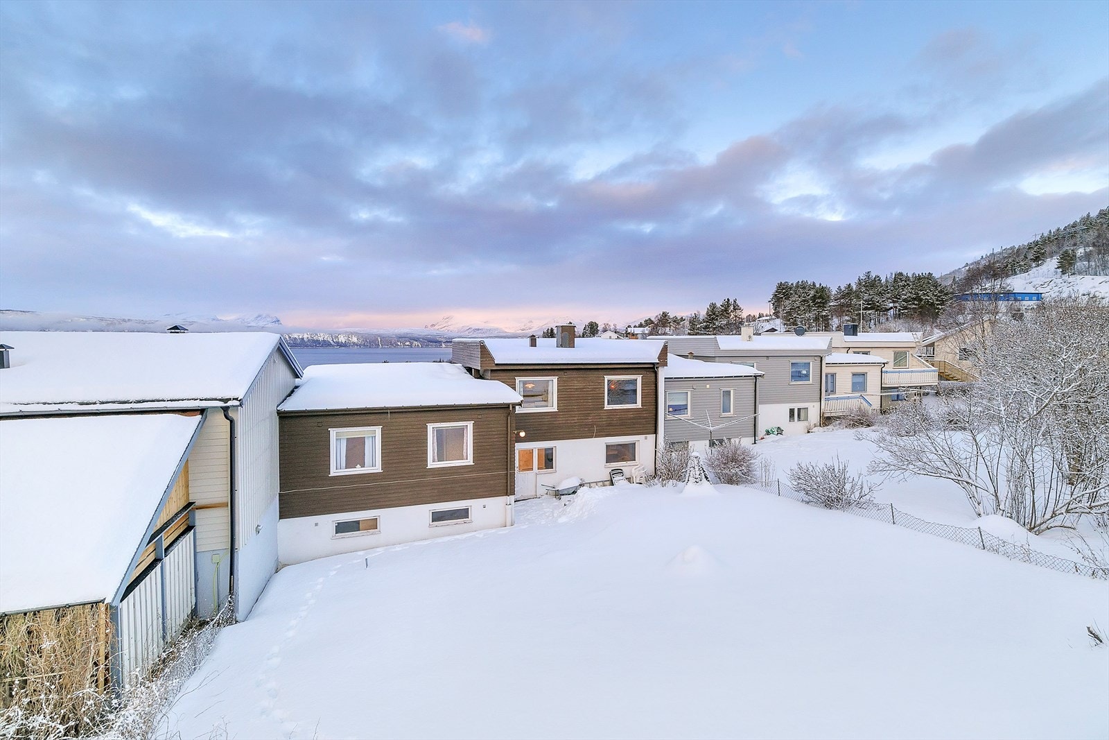Hage på baksiden av boligen Galleribilde