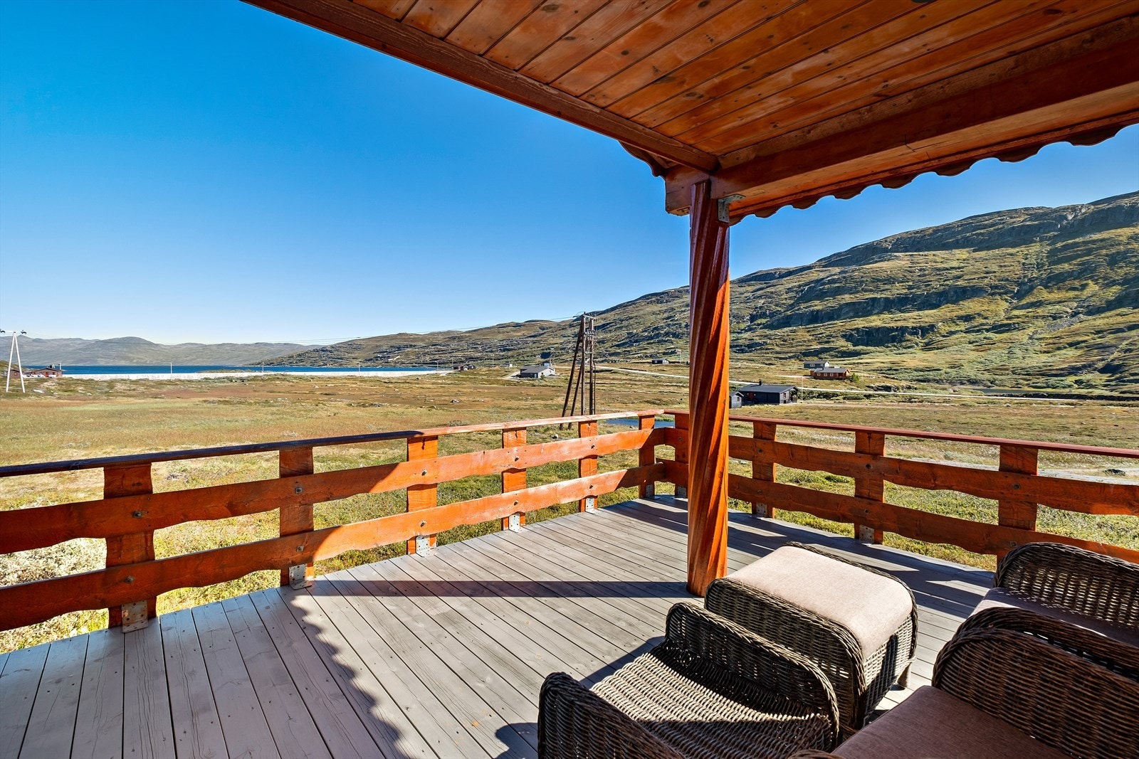 Utsikten frå verandaen er upåklageleg.
delvis takoverbygd veranda. Galleribilde