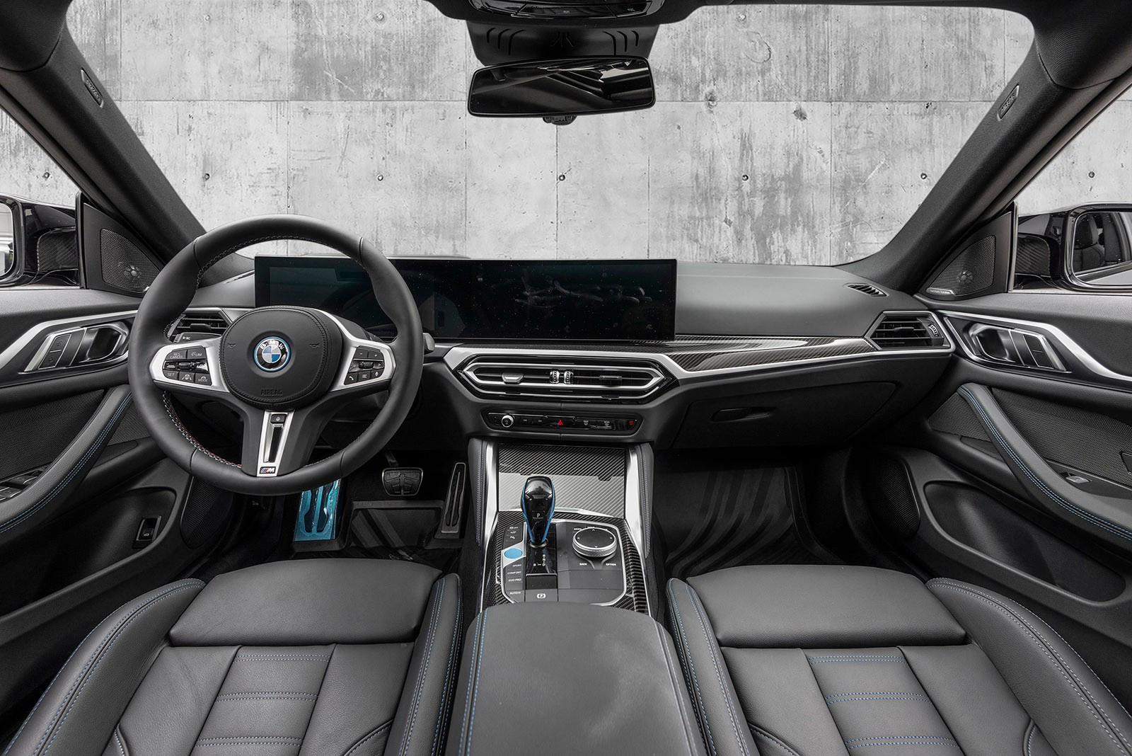 Bilen er utstyrt med BMW Live Cockpit Professional/Head-up Display