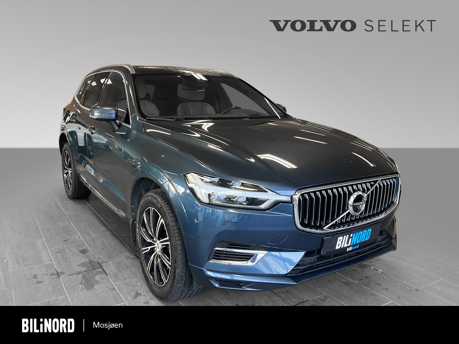 Flott Volvo XC60 Inscription med fargen Denim Blue metallic