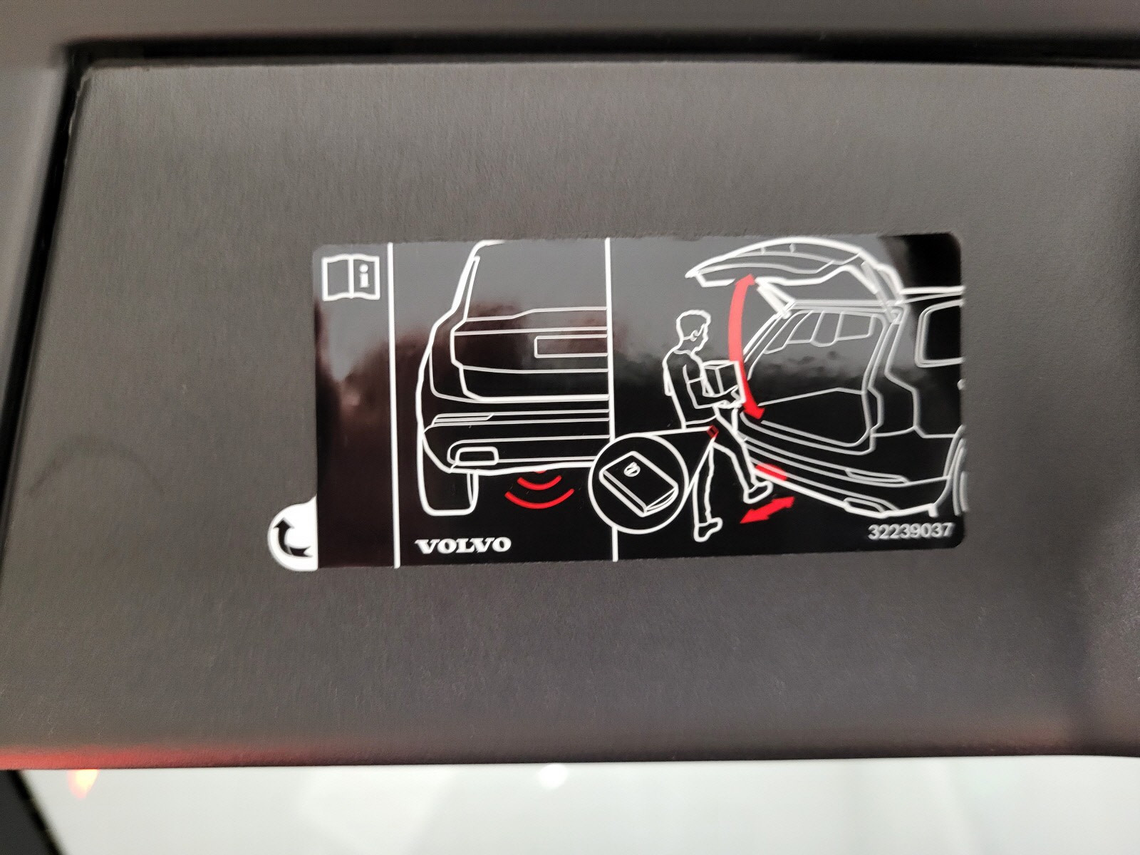 Trådløs sensor for å åpne bagasjerommet når du har hendene fulle+