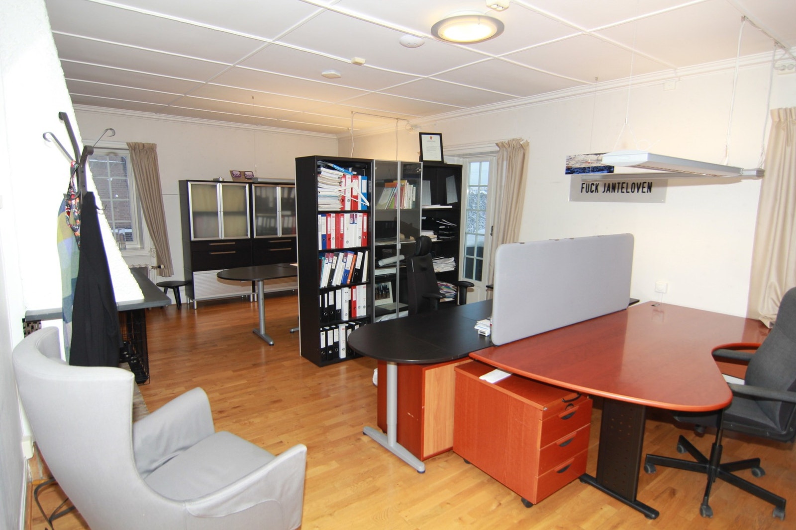 2. etg. | Kontor nr. 6. Plass til 2-3 arbeidsplasser. Galleribilde