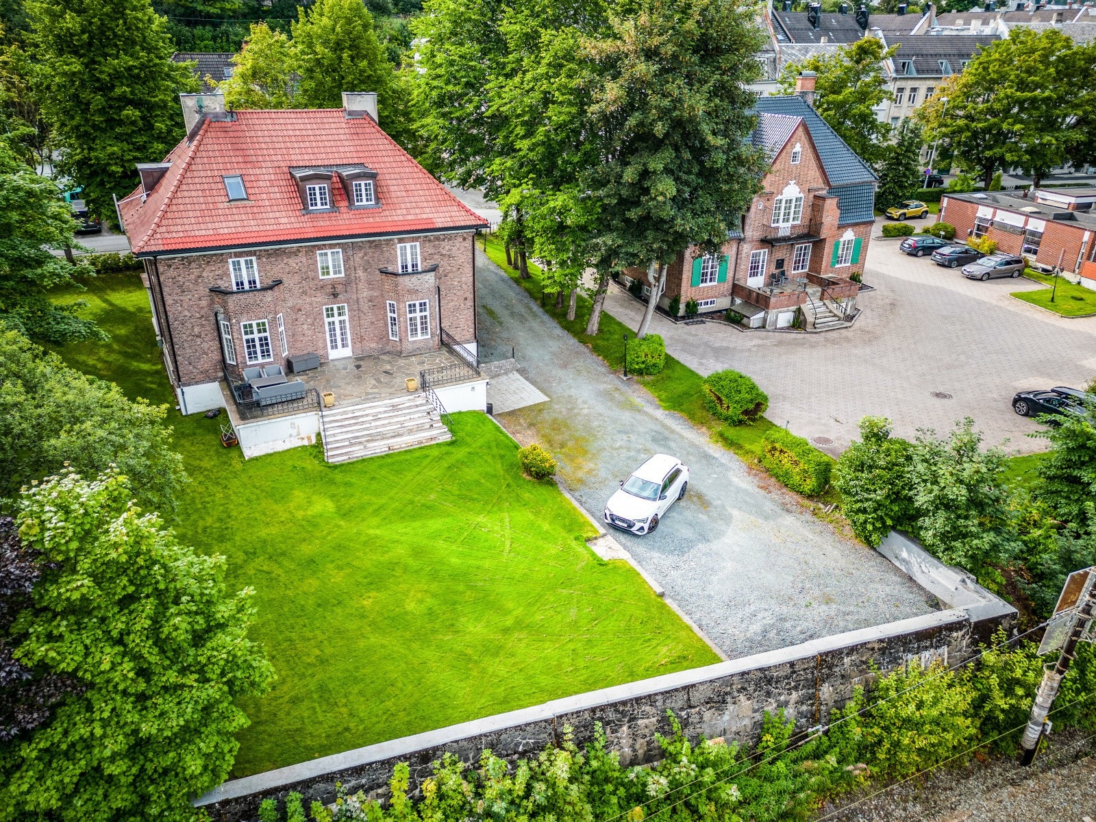Sentrumsnær beliggenhet og gode parkeringsmuligheter gjør kontorfellesskapet praktisk for både leietakere og deres kunder. Galleribilde