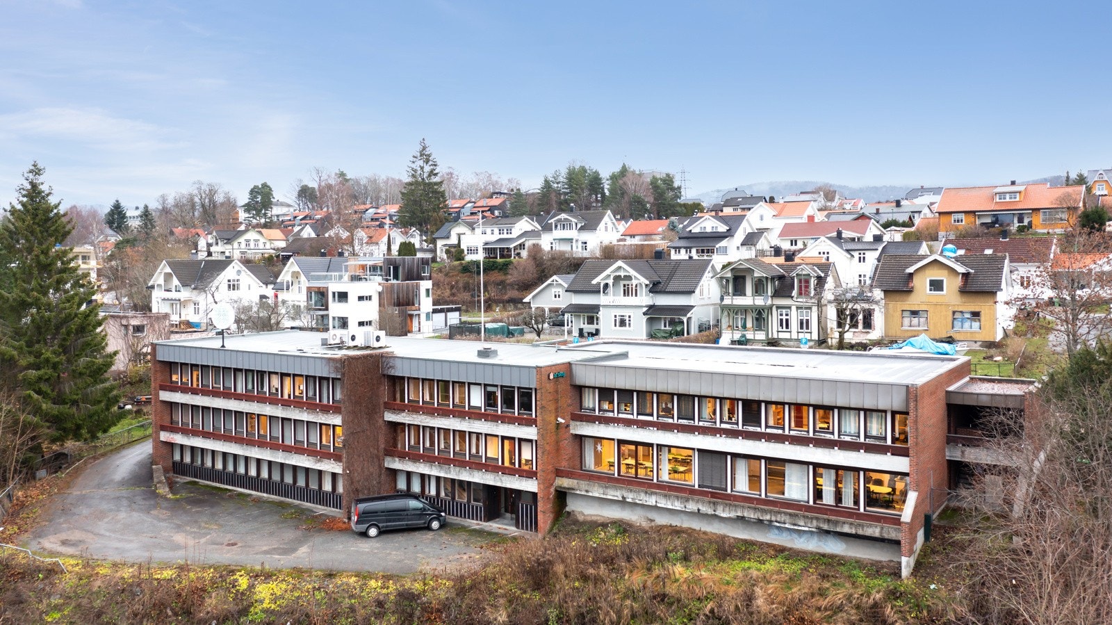 AT Skog sitt hovedkvarter over mange år er nå til salgs - Bygget leveres ledig for nye eiere Galleribilde