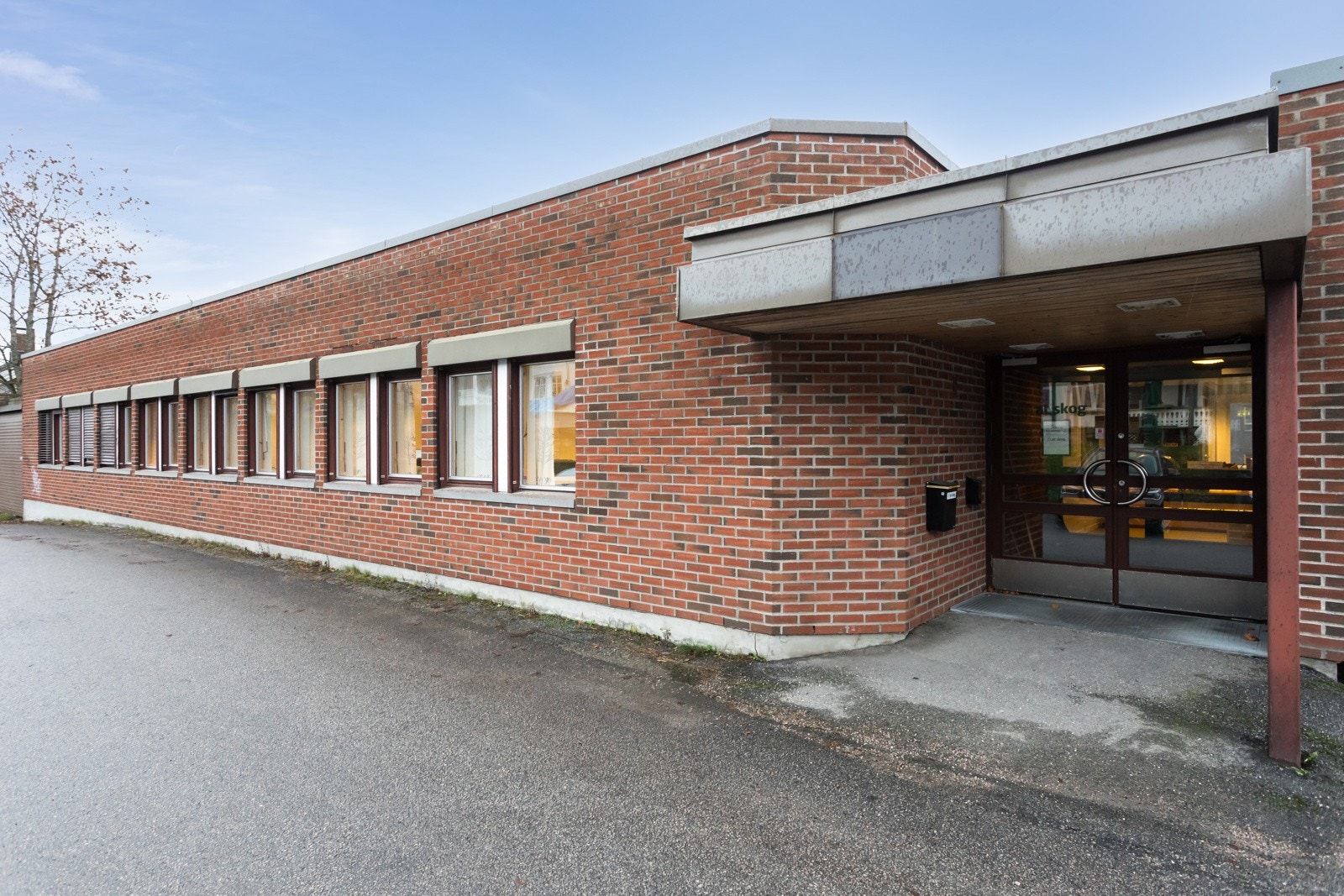 Hovedinngang fra Ole Cudrios gate. Galleribilde