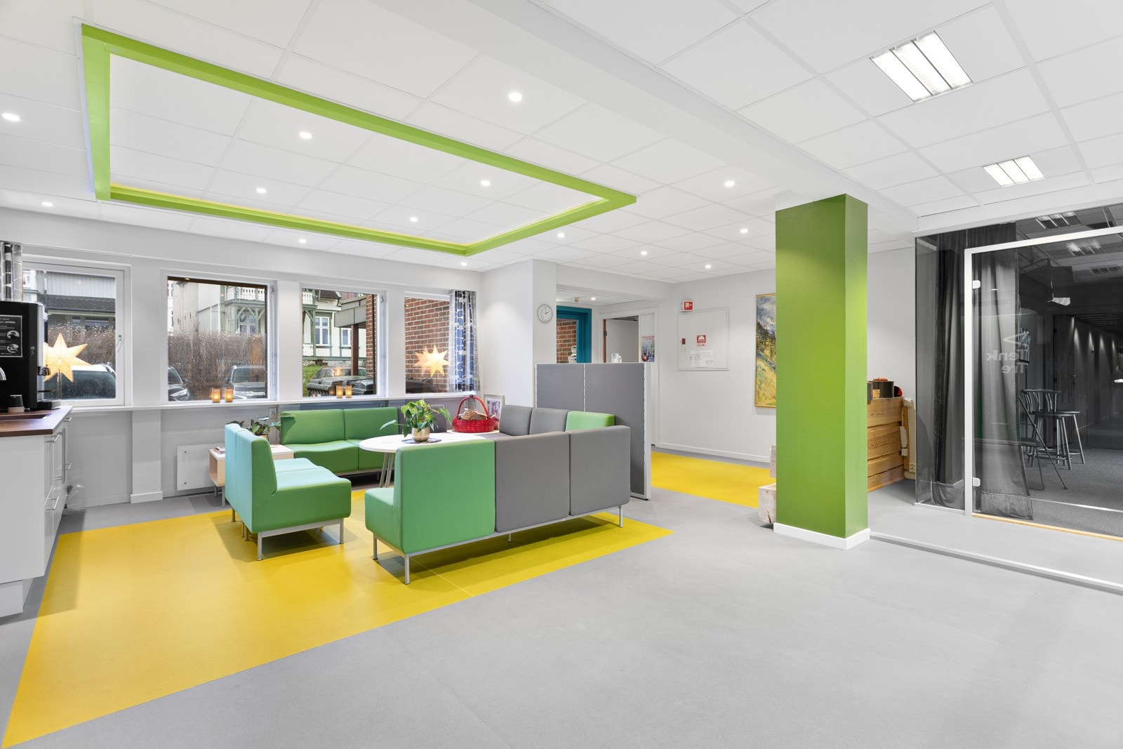 Fint mottaksområde rett innenfor hovedinngang Galleribilde