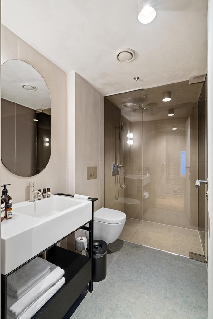 Bad hotell Galleribilde