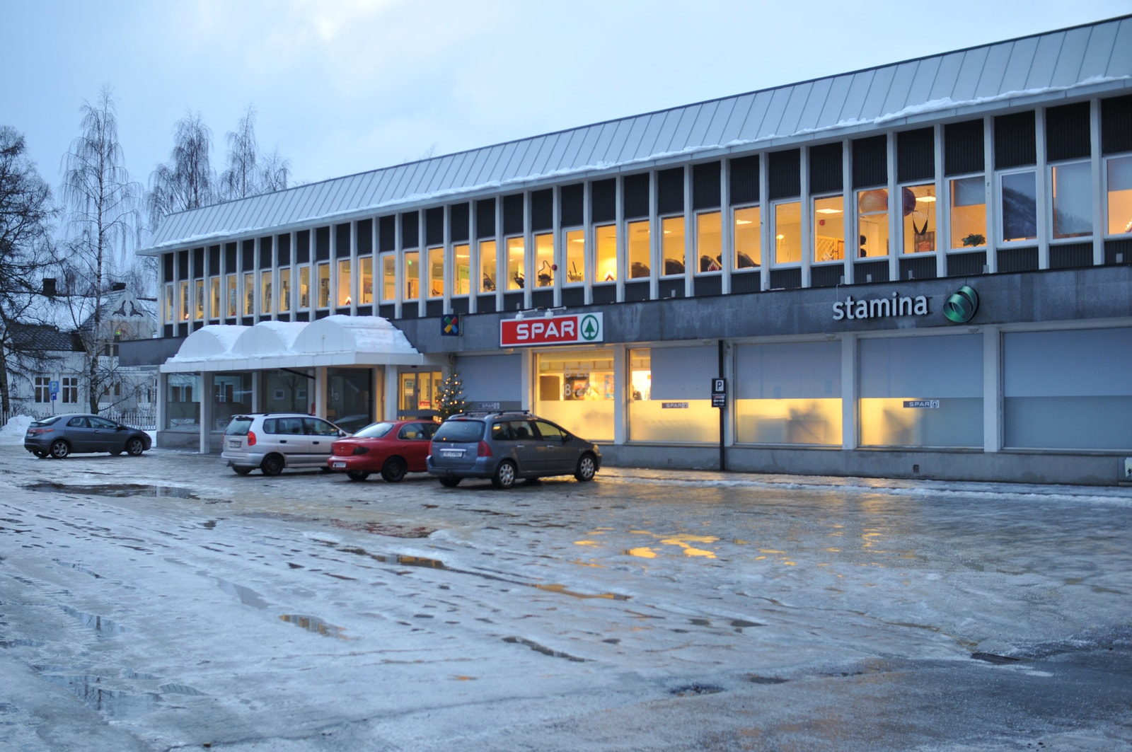 Fasade sett fra hovedgaten Galleribilde
