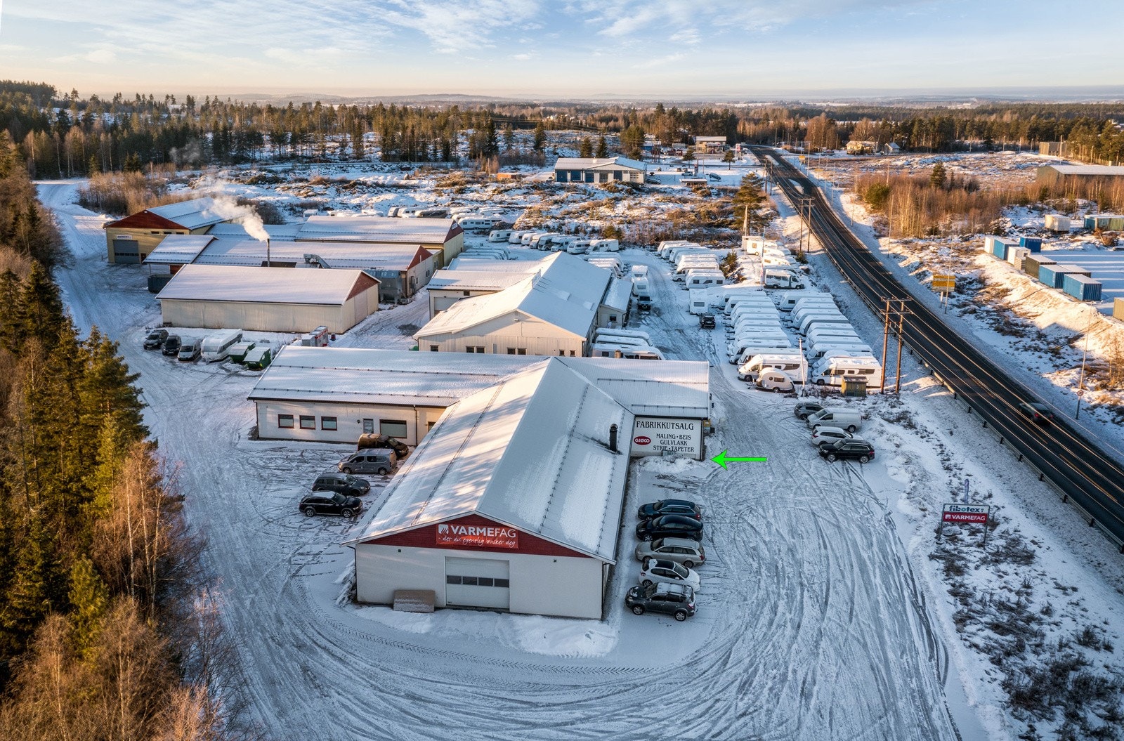 Området har god adkomst til på- og avkjøring til E16 med gode transportforhold både mot Oslo og Kongsvinger. Galleribilde