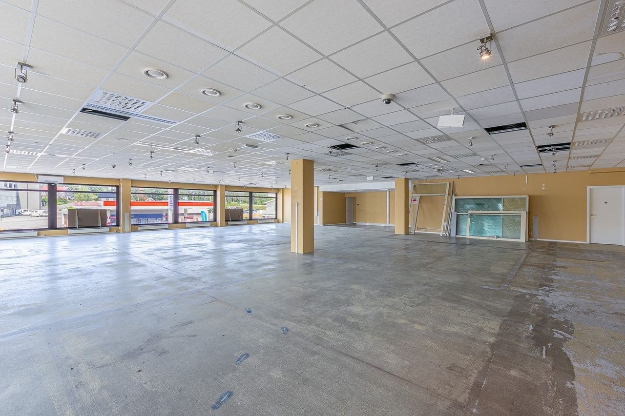 Lokalet er strippet ned som gir mange muligheter for ny leietaker Galleribilde