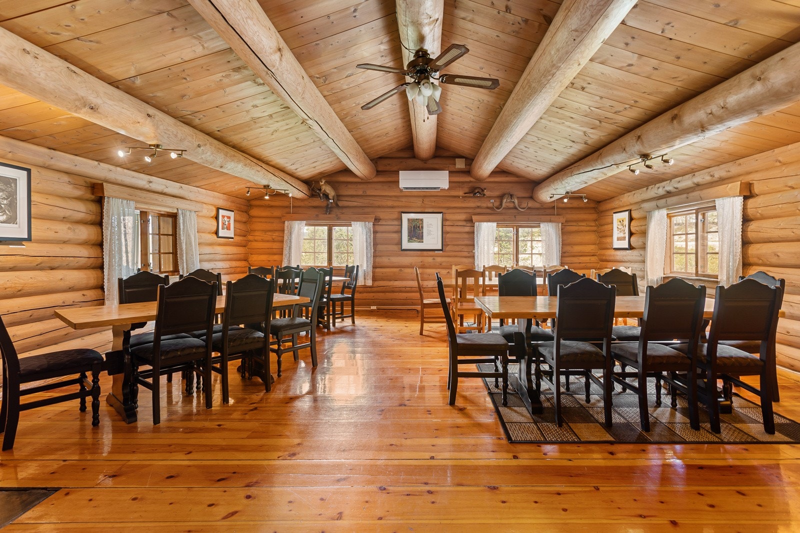 Flere sitteplasser i Karistua Galleribilde