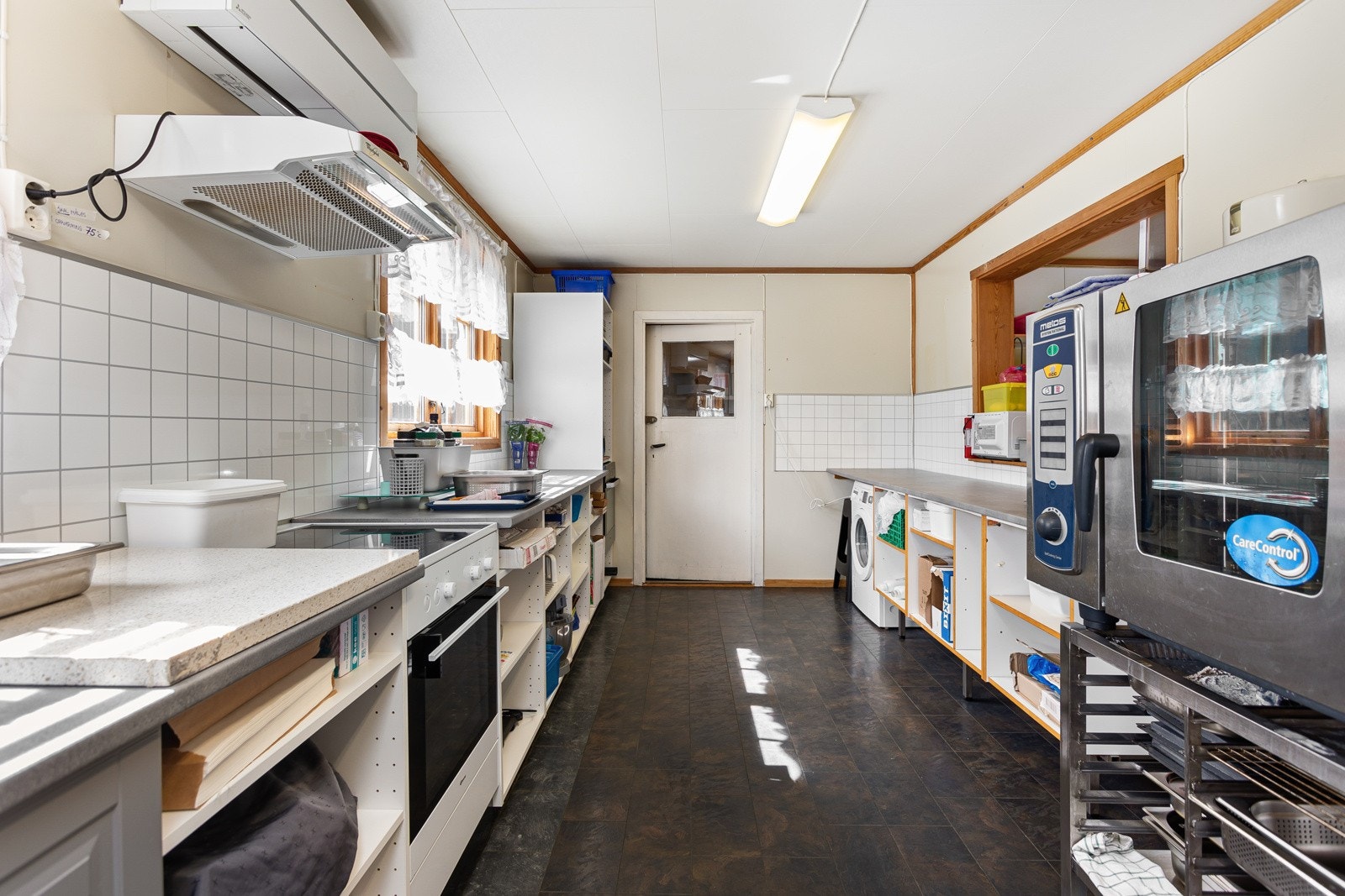 Fra den ytre delen av kjøkkenet i kafeen. Galleribilde