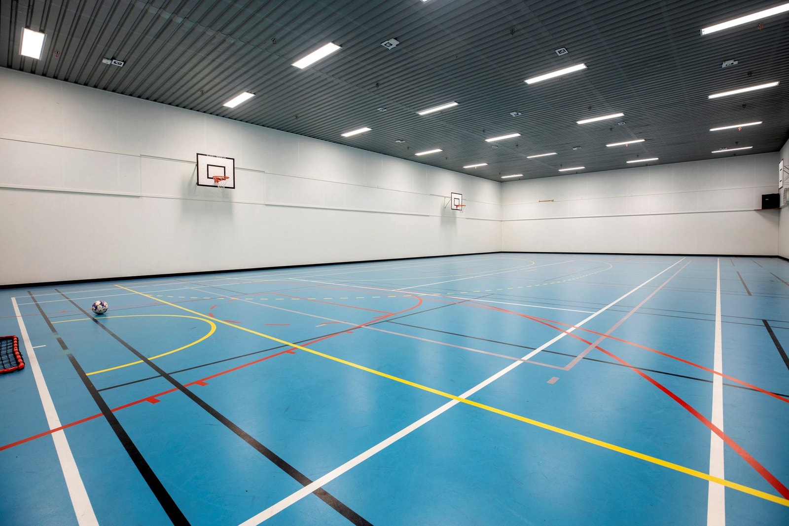 Kanskje vil dere spille fotball eller innebandy, i D288 er det mange muligheter Galleribilde