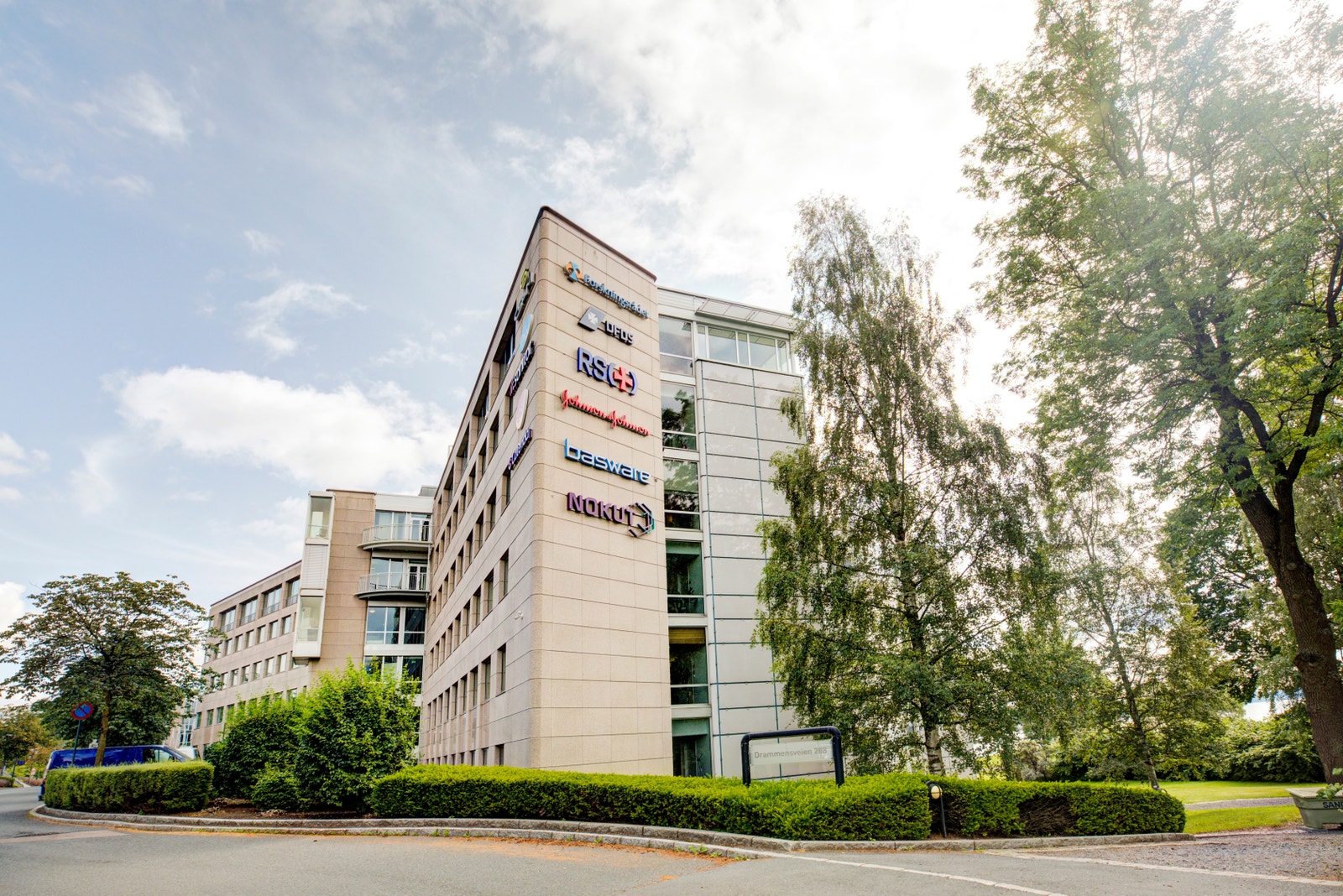 Kjent fasade med god eksponering mot E18 Galleribilde