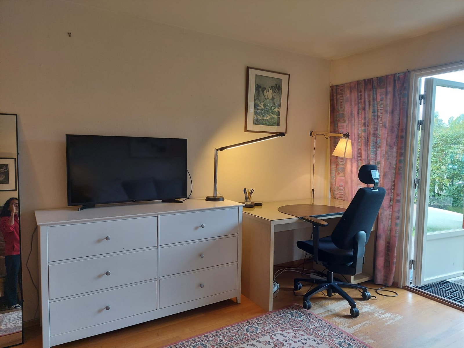 TV, kommode Galleribilde